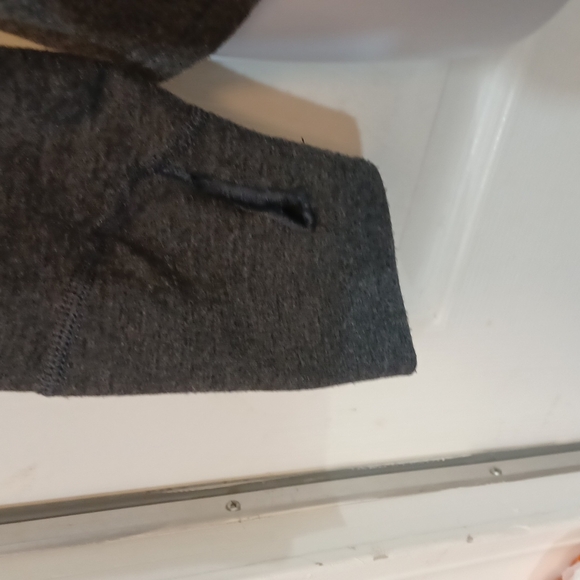 Patagonia thumb hole top - Picture 6 of 16